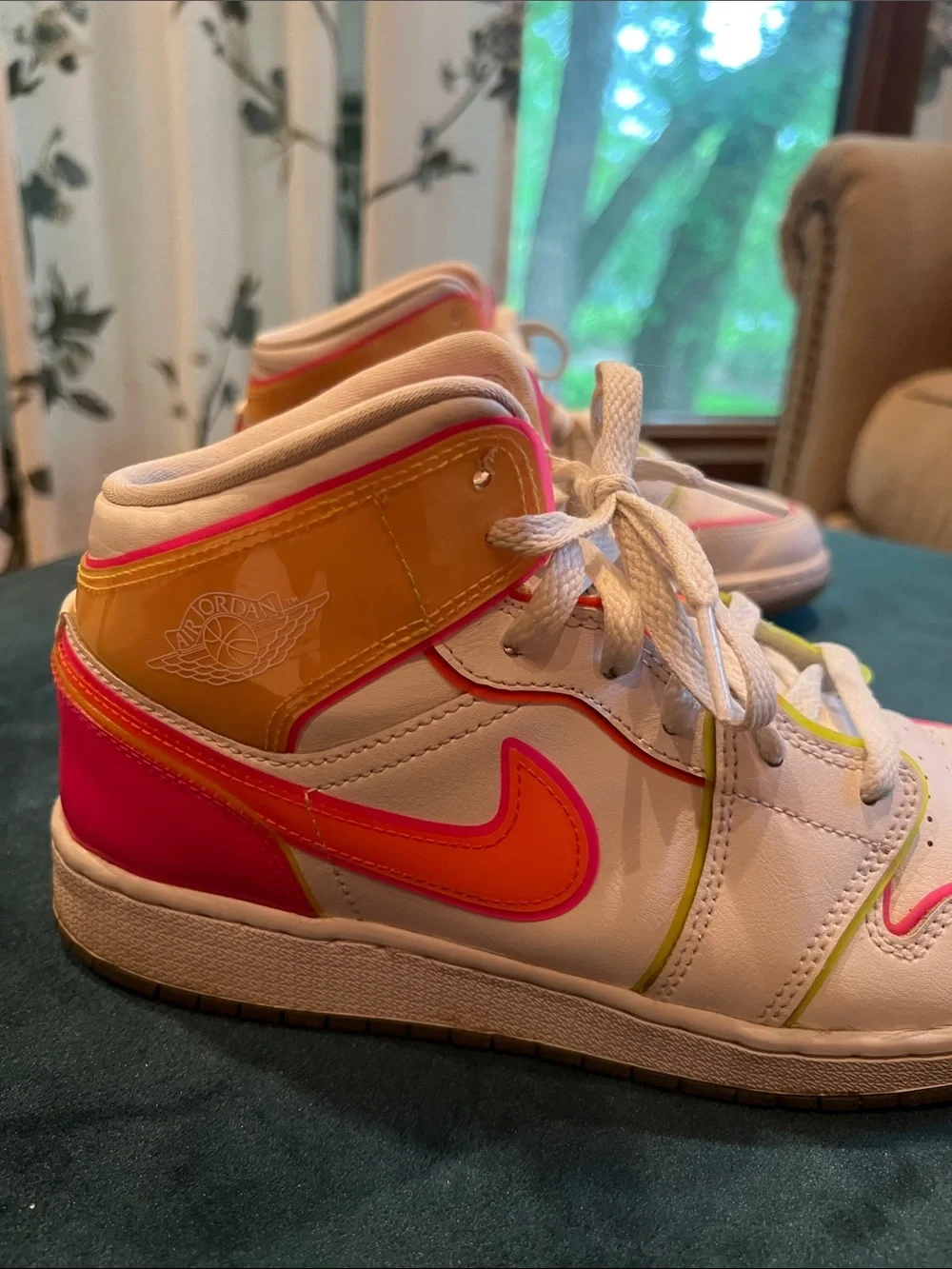 Nike Air Jordan 1 Glow Kids High-Top Sneakers